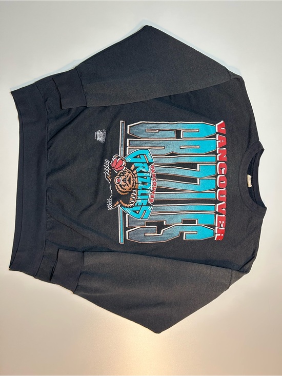 nutmeg mills Other - Vintage 90s Vancouver Grizzlies NBA Big Logo Black Crewneck Sweatshirt